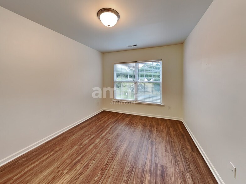 Building Photo - 1625 Essexwood Dr