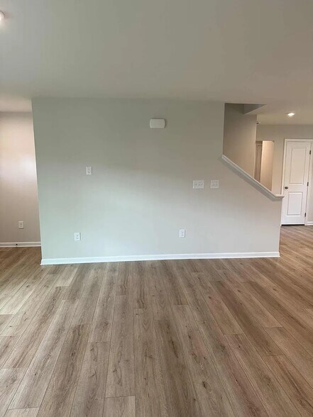Building Photo - 60 Ventasso Dr