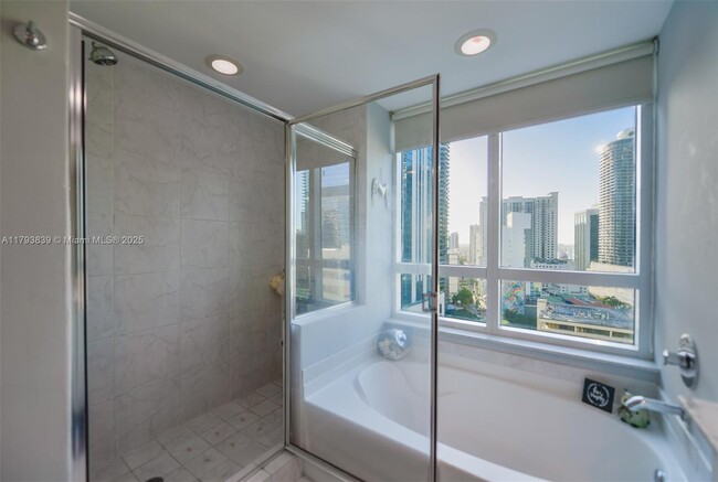 Building Photo - 951 Brickell Ave