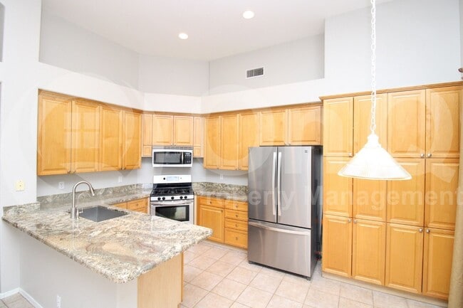 Building Photo - 5997 W Aurora Dr
