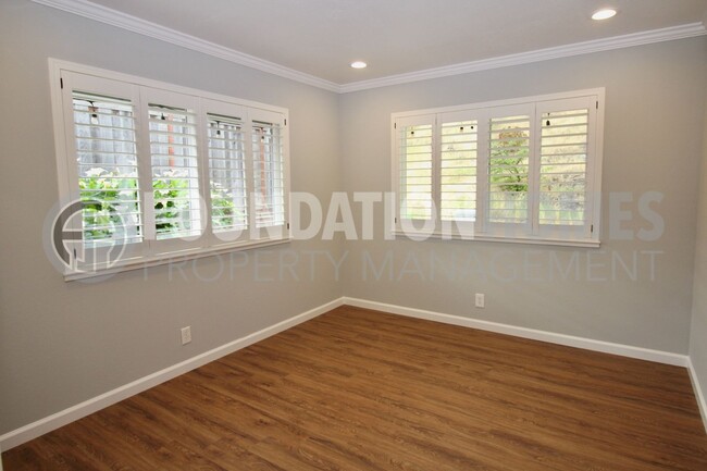 Building Photo - Stylish Single-Level Home by Loma Verde Pr...