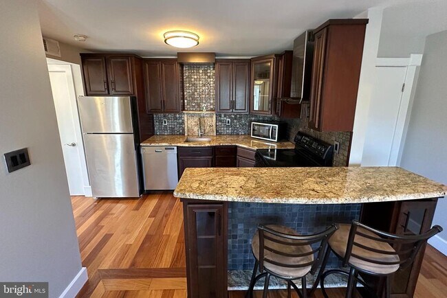 Building Photo - 1800 Dewitt Ave