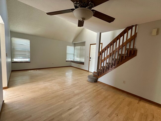 Building Photo - 10606 Kipling Way