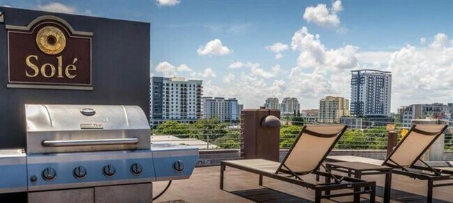 Building Photo - 533 NE 3rd Ave