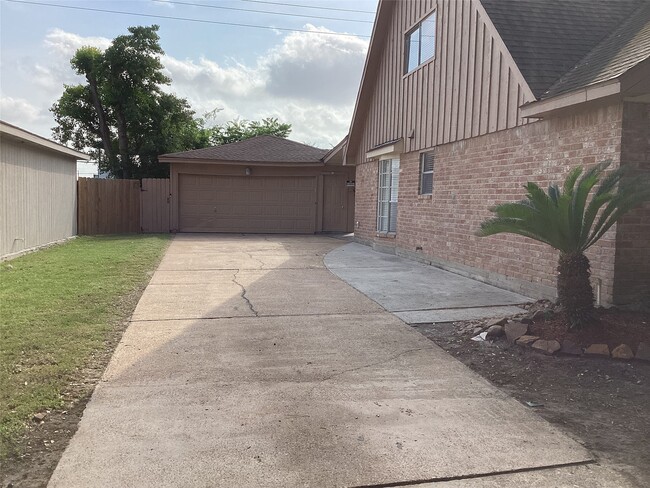 Building Photo - 2031 Millhouse Rd