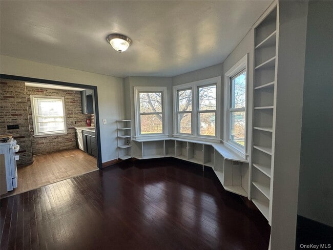 Building Photo - 496 Bloomingburg Rd