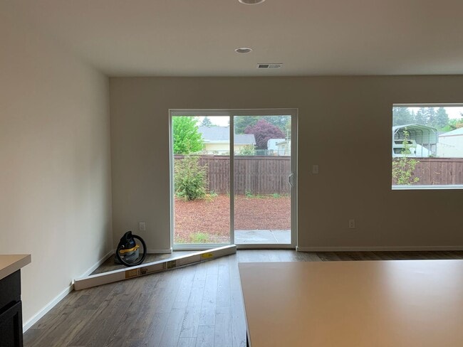 Building Photo - Brand New Home in Brand New Community! Gre...