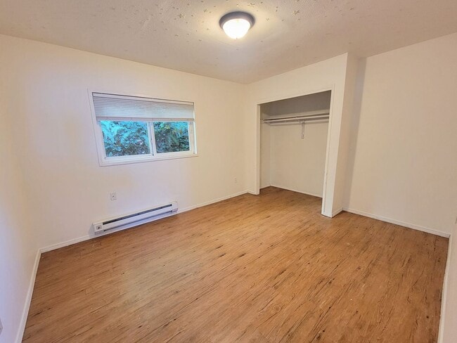 Building Photo - Pre-leasing for June! - 6 bed/3 bath Near Campus