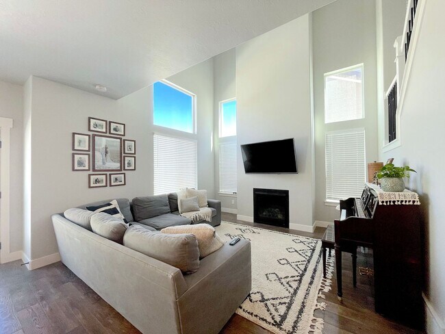 Primary Photo - 3 Bed / 2.5 Bath Beautiful Lehi Home – $2,...