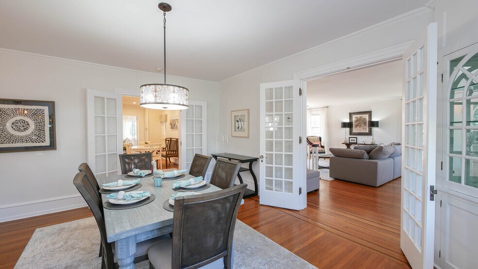 Building Photo - 6104 Ventnor Ave