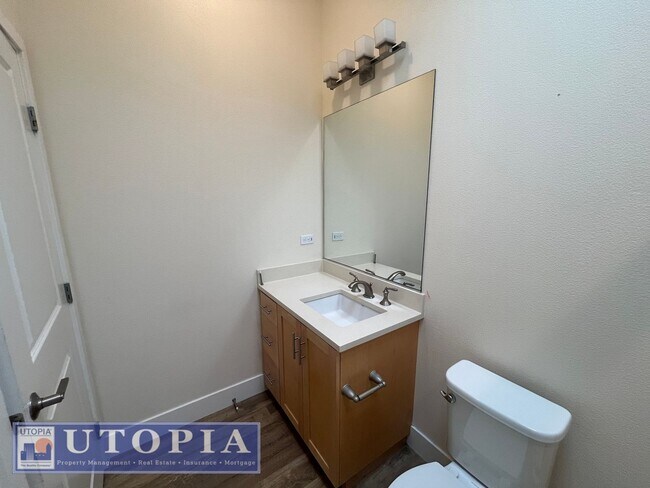 Building Photo - Spacious and Modern 3-bedroom, 3.5 bathroo...