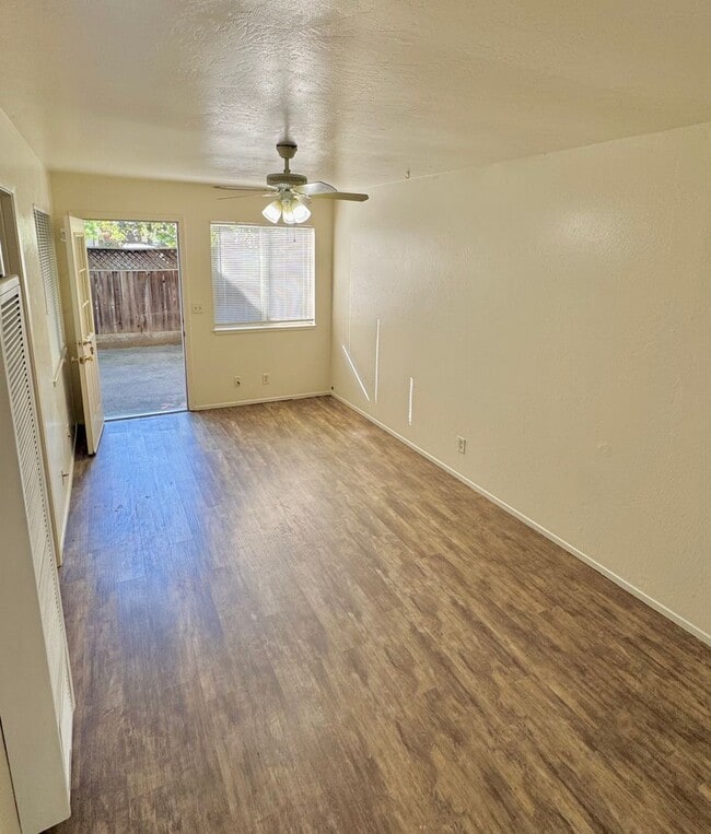 Building Photo - 212 W 1st Ave