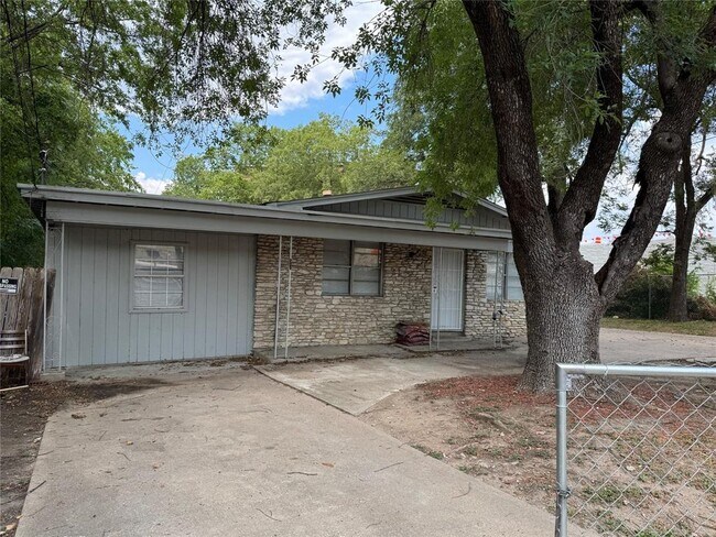 Building Photo - 706 Wren Ave