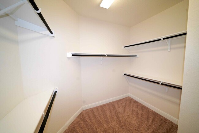 Building Photo - Immaculate rental now available in coveted...