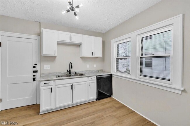 Building Photo - 3522 E 154th St