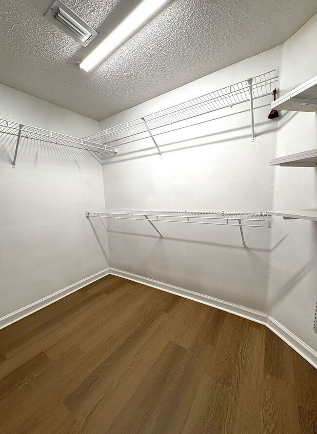 Building Photo - 3 Bedroom with Water View - Villanova at H...