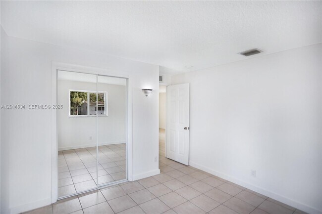 Building Photo - 1522 SW 30th St