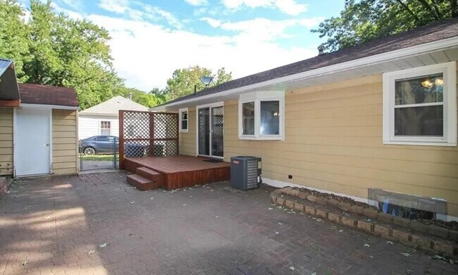 Building Photo - 3904 Bowdoin St