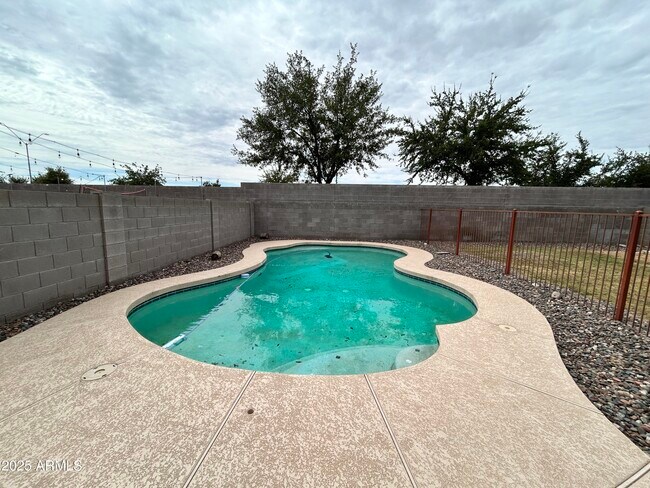 Building Photo - 16837 W Carmen Dr