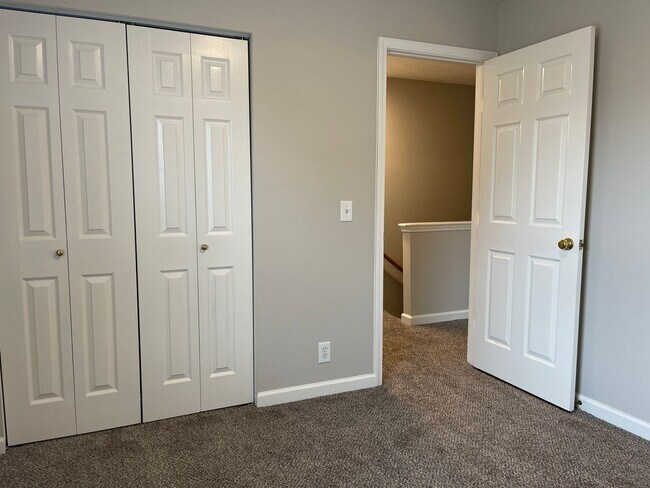 Building Photo - 3 Bed 2.5 Bath Nashville Opry Mills Area F...