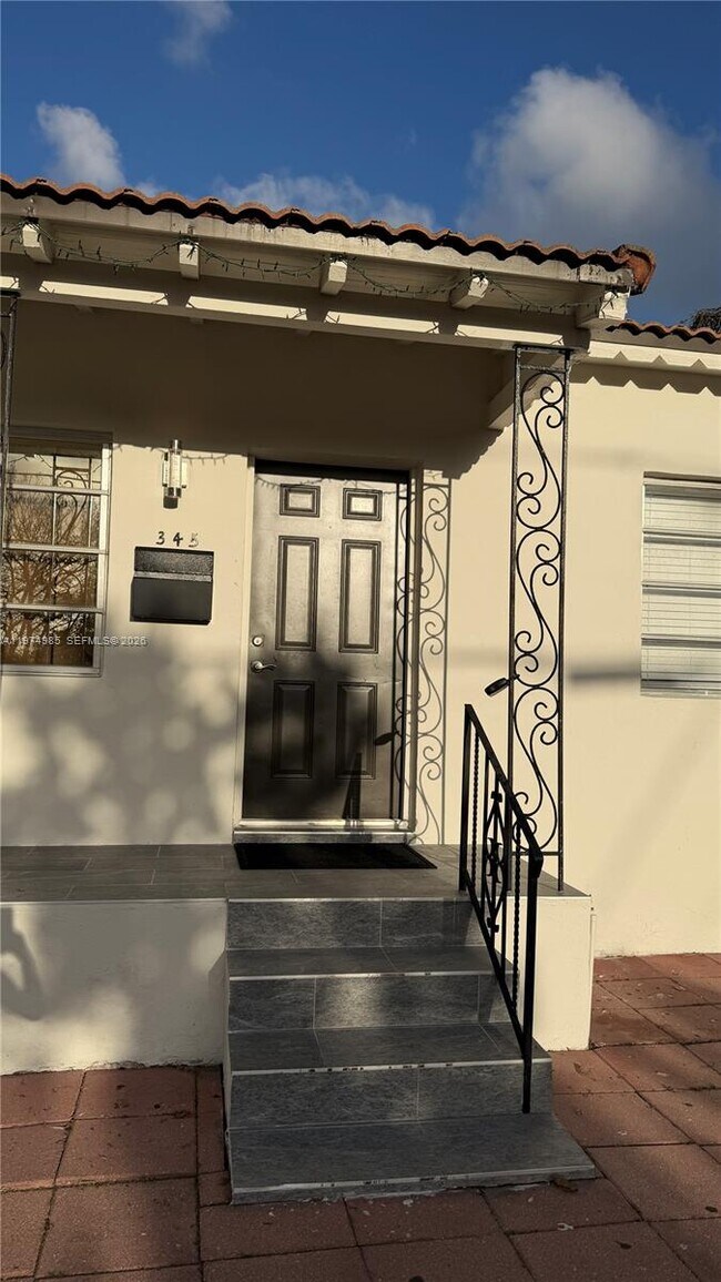 Building Photo - 345 SW 49th Ave