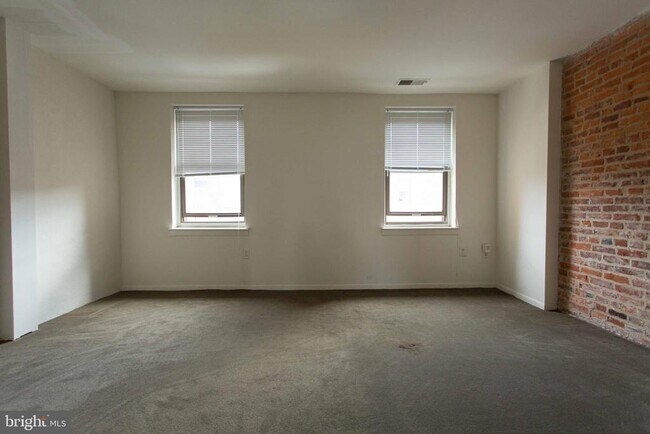 Building Photo - 2031 South St