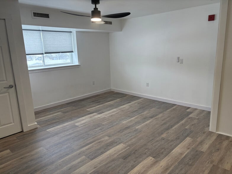 Building Photo - 150 N Main St