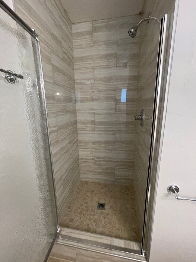 Building Photo - Room to Spread Out! South Valley 3bd on a ...
