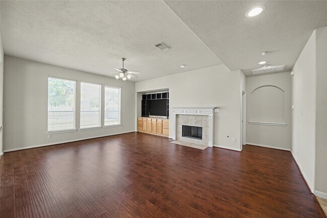 Building Photo - 17422 Memorial Blossom Dr