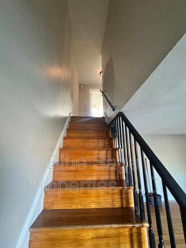 Building Photo - 2254 S Harwood Ave