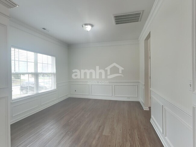 Building Photo - 6137 Kilchurn Dr