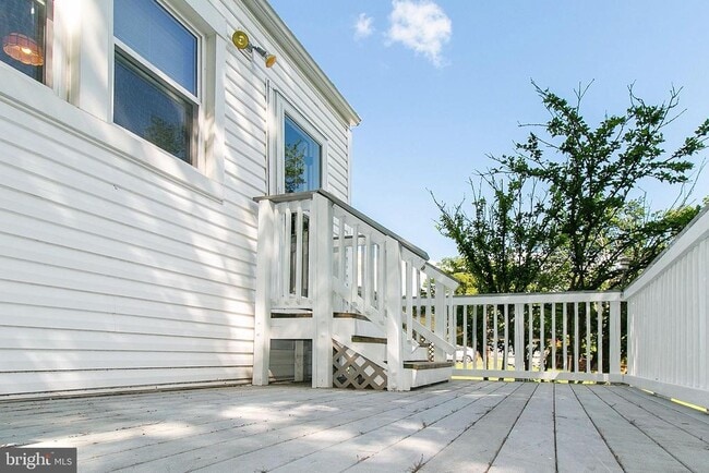 Building Photo - 9802 Lomond Dr