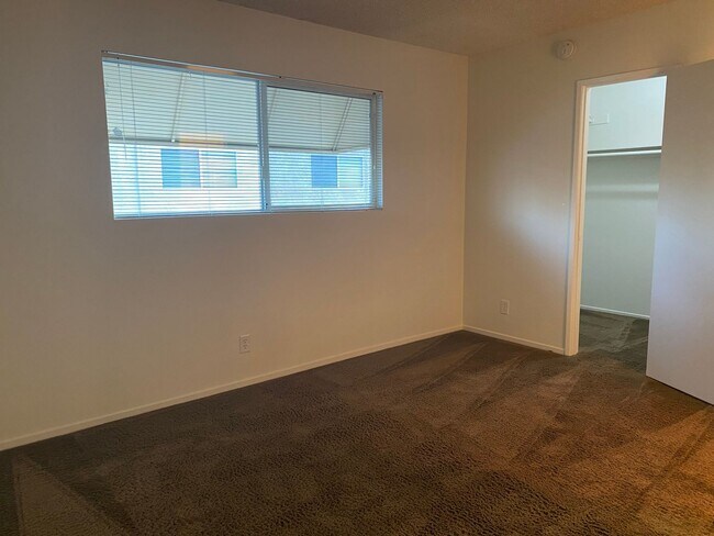 Building Photo - 2 Bedroom TownHome