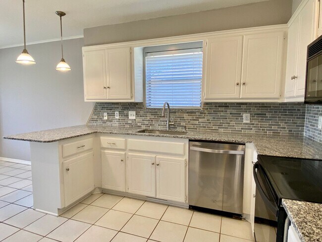 Building Photo - Great 3 bed 2 bath home in Edmond!
