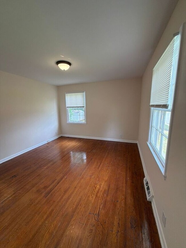 Building Photo - T.R. Lawing Realty Property
