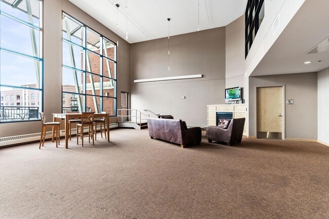 Building Photo - 401 N 2nd St