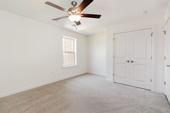 Building Photo - 1708 Fairmont Dr