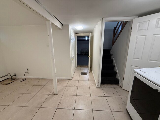 Building Photo - 36 W 9th St