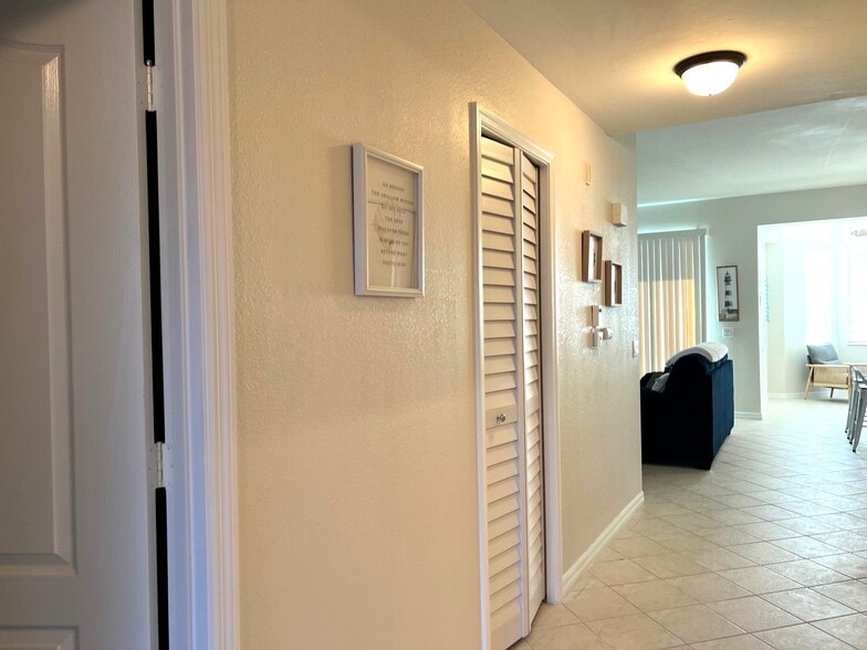 Building Photo - 16635 Lake Circle Dr