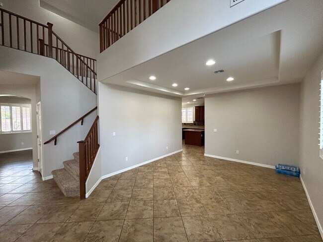Building Photo - 5411 W Rowel Rd