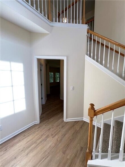 Building Photo - 350 Laurel Glen Crossing