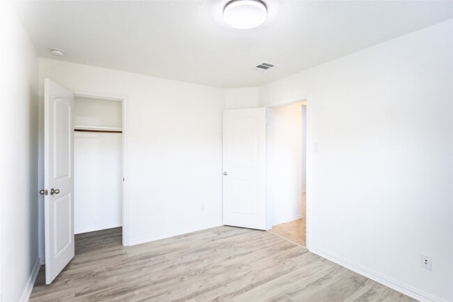 Building Photo - 9918 Hideaway Bend Ln