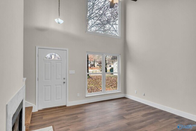 Building Photo - 213 Rebecca Pines Dr