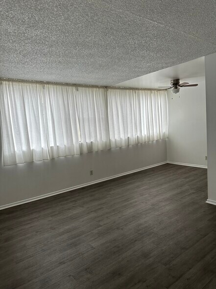 Building Photo - 4201 McLaughlin Ave