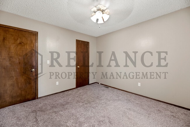 Building Photo - 1320 Peach Ave