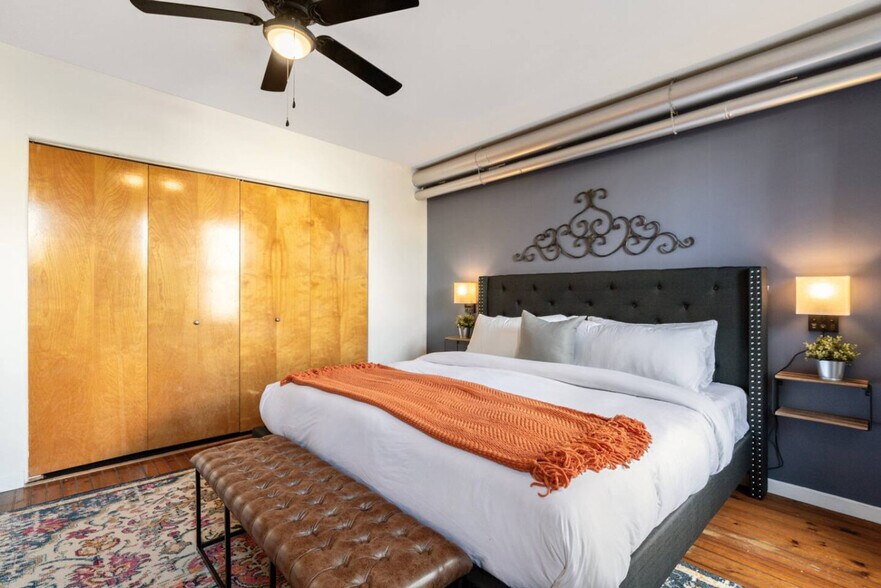 Building Photo - 219 Vine St