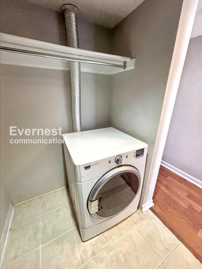 Building Photo - 1613 Depew St