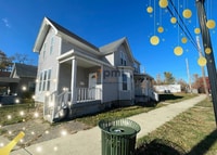 Building Photo - 424 E 10th St