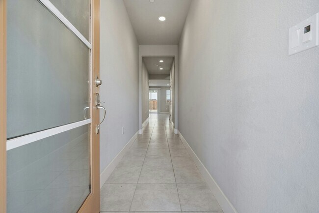 Building Photo - 75 W Pasqua Ct