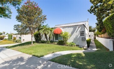 Building Photo - 18647 Oriente Dr